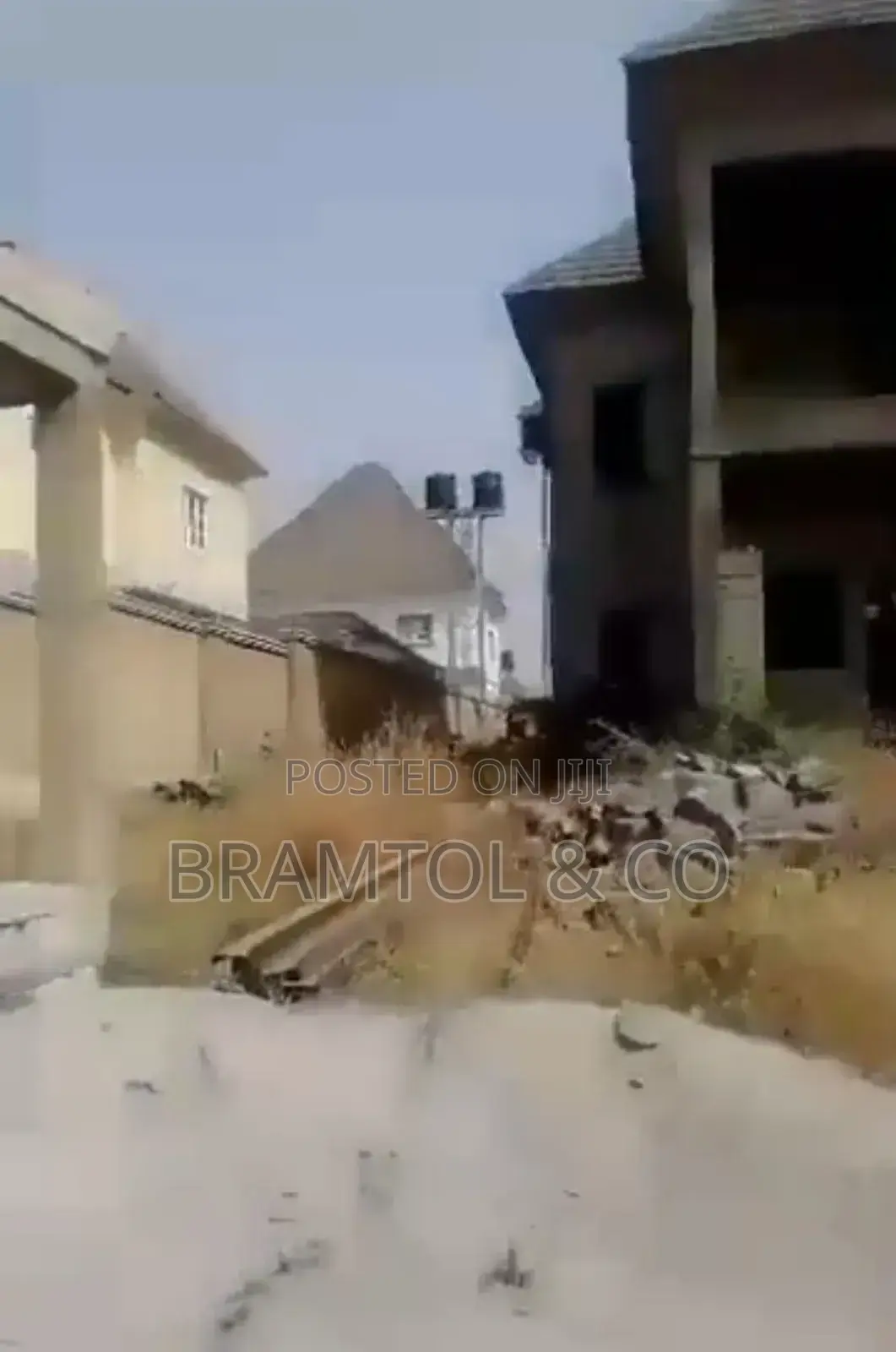 5bdrm Fully Detached Duplex Carcass In Galadimawa For Sale in Galadimawa