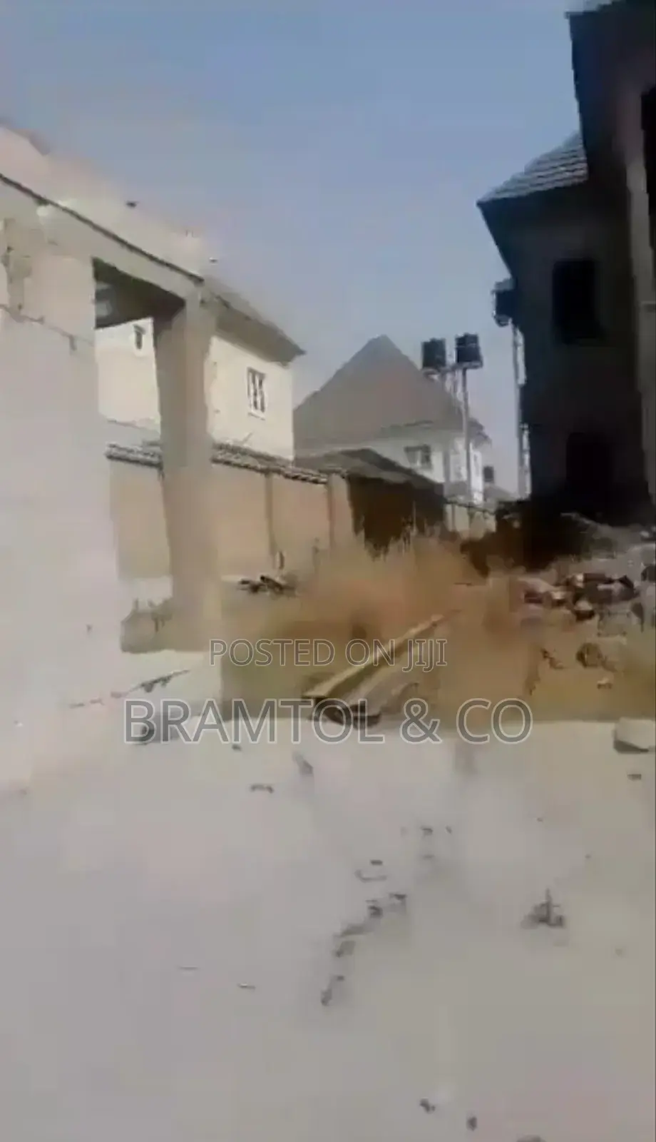 5bdrm Fully Detached Duplex Carcass In Galadimawa For Sale in Galadimawa