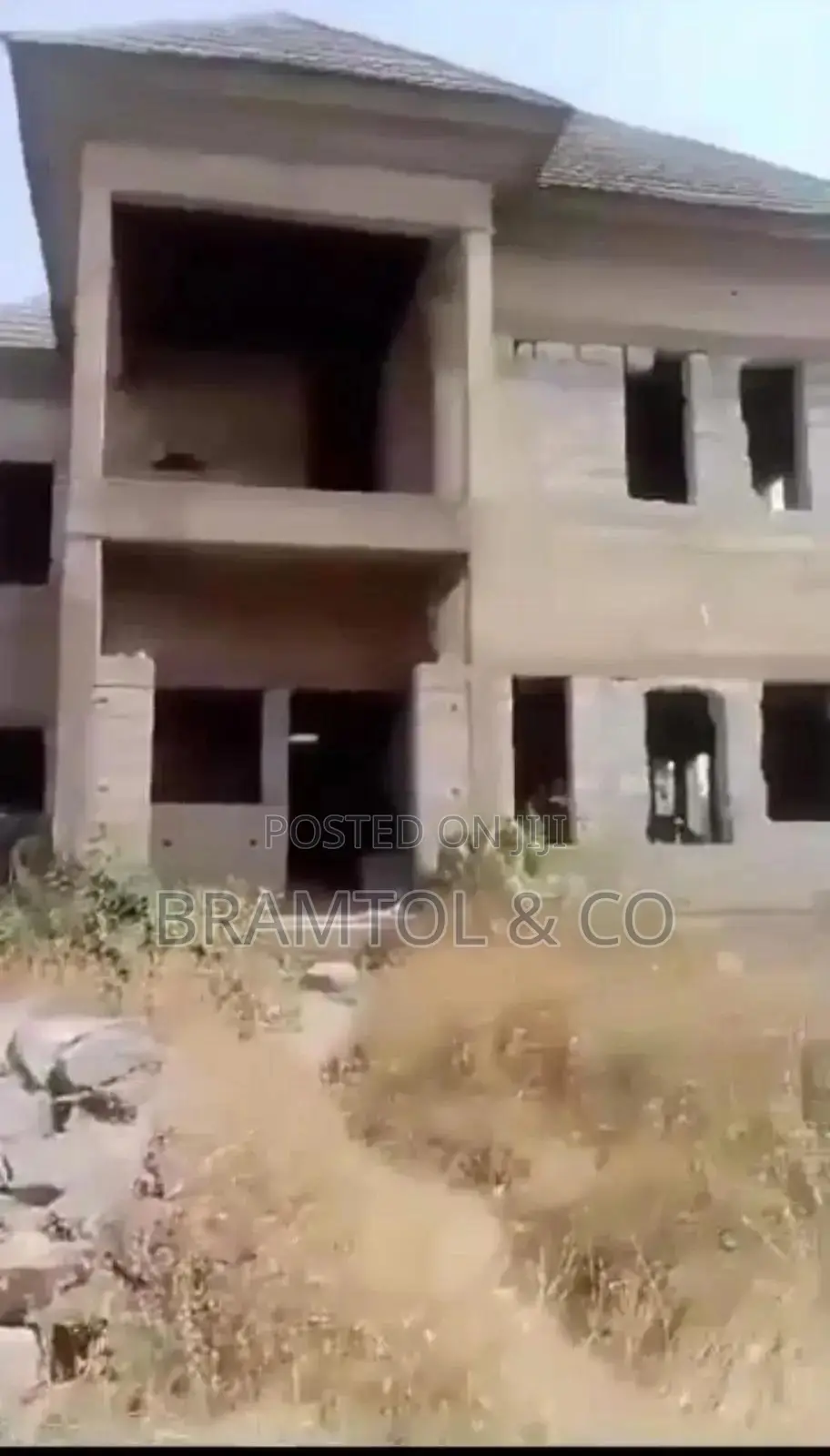 5bdrm Fully Detached Duplex Carcass In Galadimawa For Sale in Galadimawa
