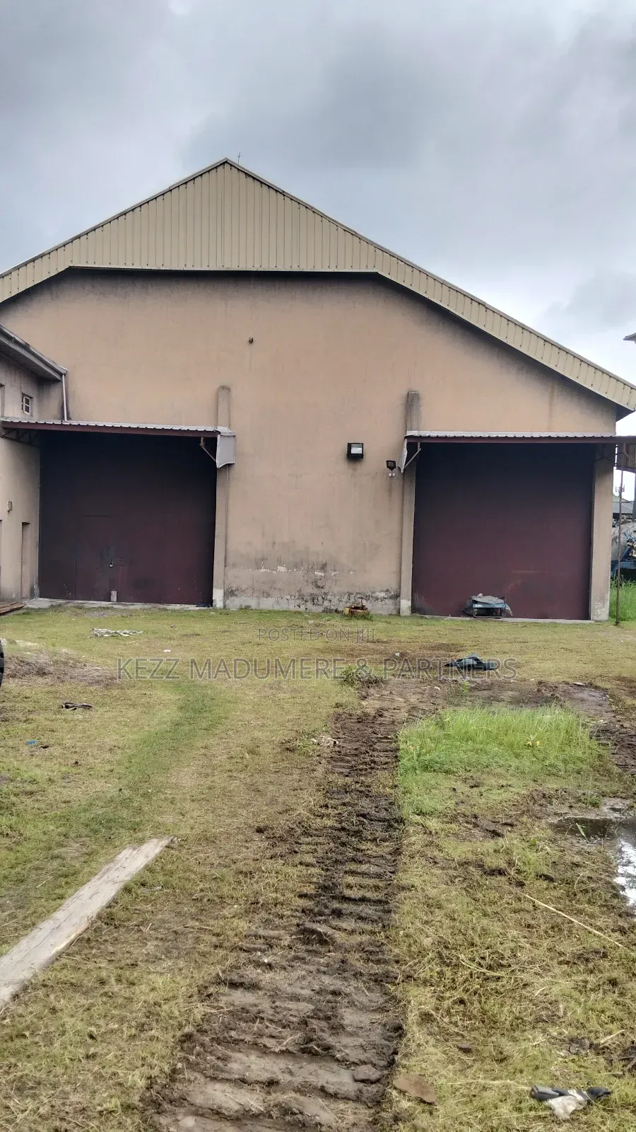 For Sale: Warehouse on 13 Plots on Major Stadium Rd in Port-Harcourt
