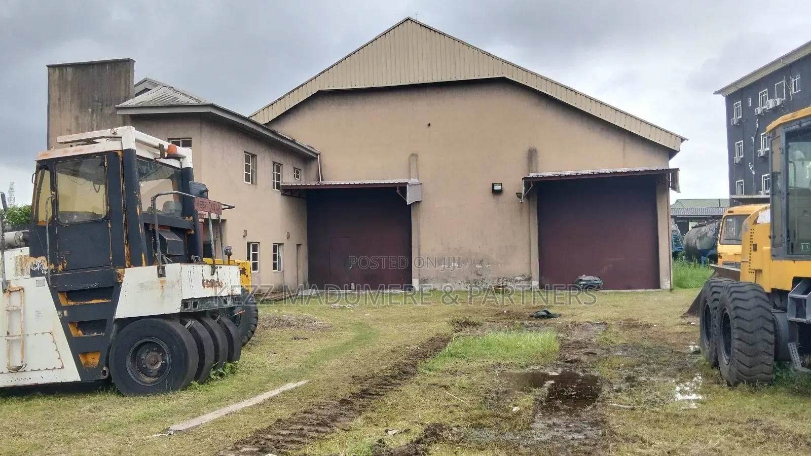 For Sale: Warehouse on 13 Plots on Major Stadium Rd in Port-Harcourt