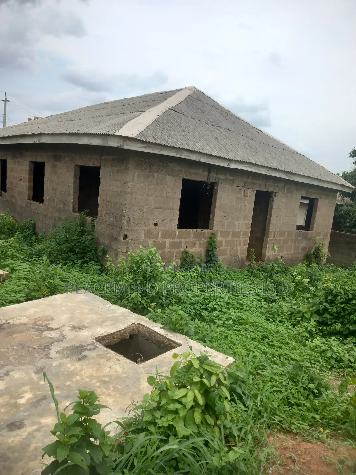 8bdrm Bungalow in Ifo Oja Bus Stop for sale in Ifo