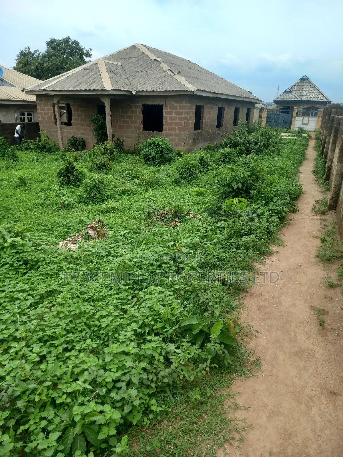 8bdrm Bungalow in Ifo Oja Bus Stop for sale in Ifo
