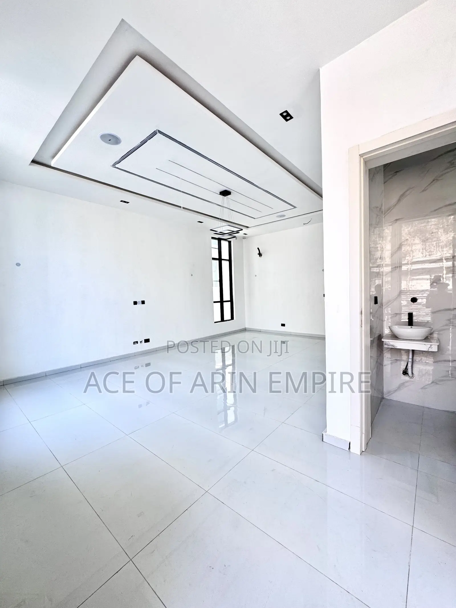 5bdrm Duplex in Chevron for sale in Chevron