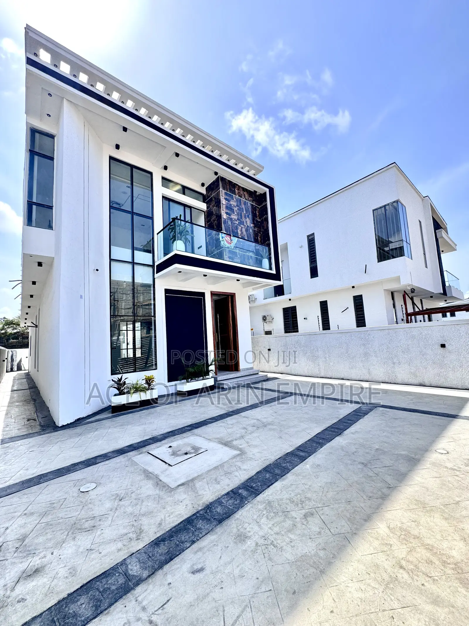 5bdrm Duplex in Chevron for sale in Chevron