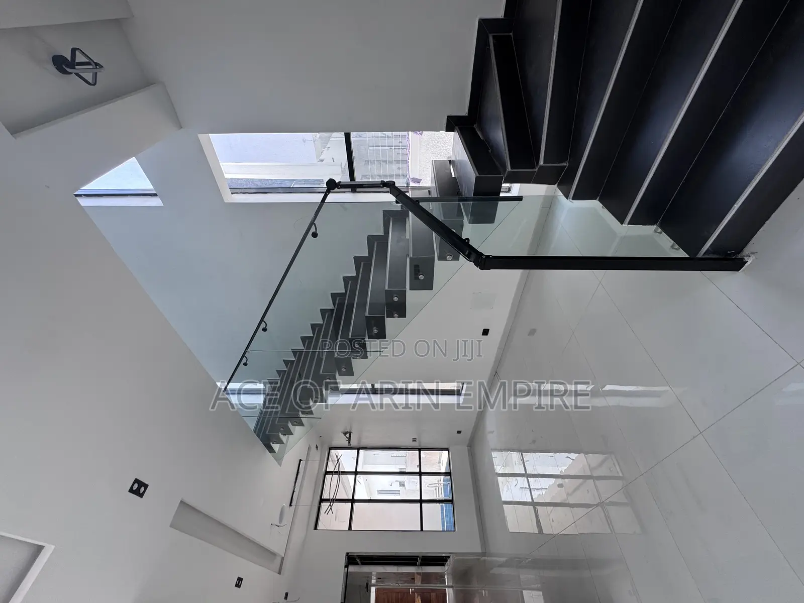 5bdrm Duplex in Chevron for sale in Chevron