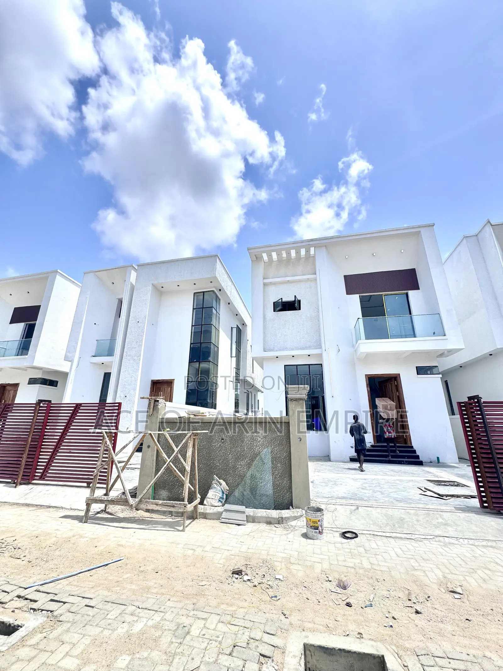 4bdrm Duplex in Chevron for sale in Chevron