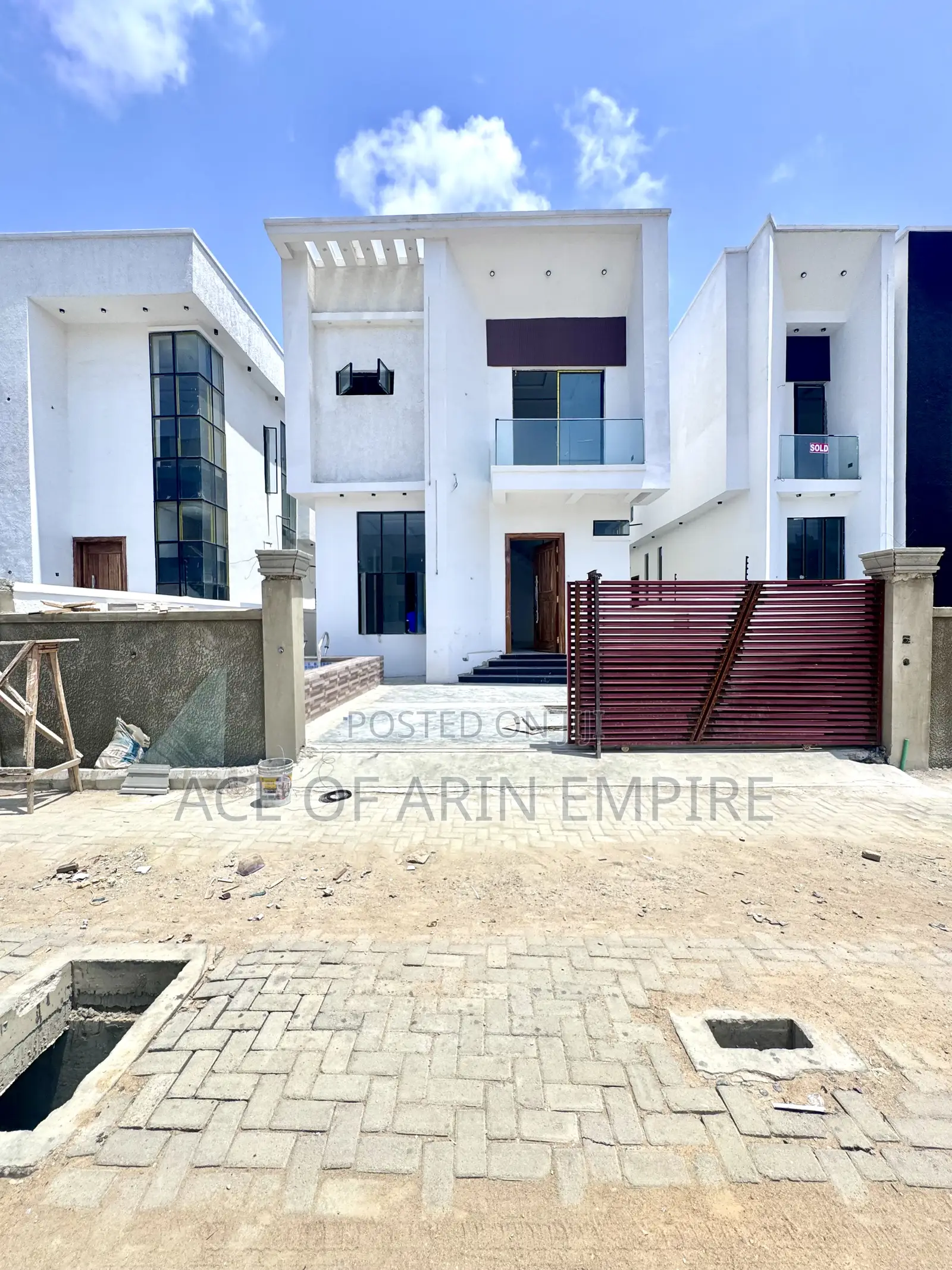 4bdrm Duplex in Chevron for sale in Chevron