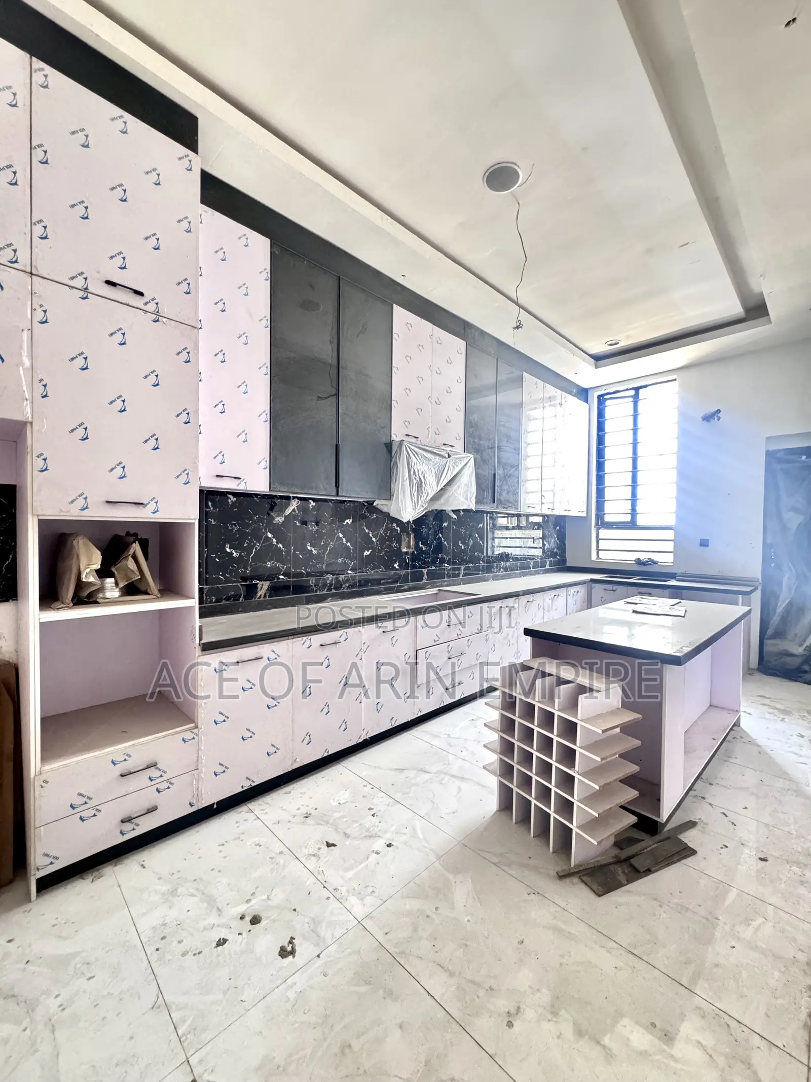 5bdrm Duplex in Chevron for sale in Chevron