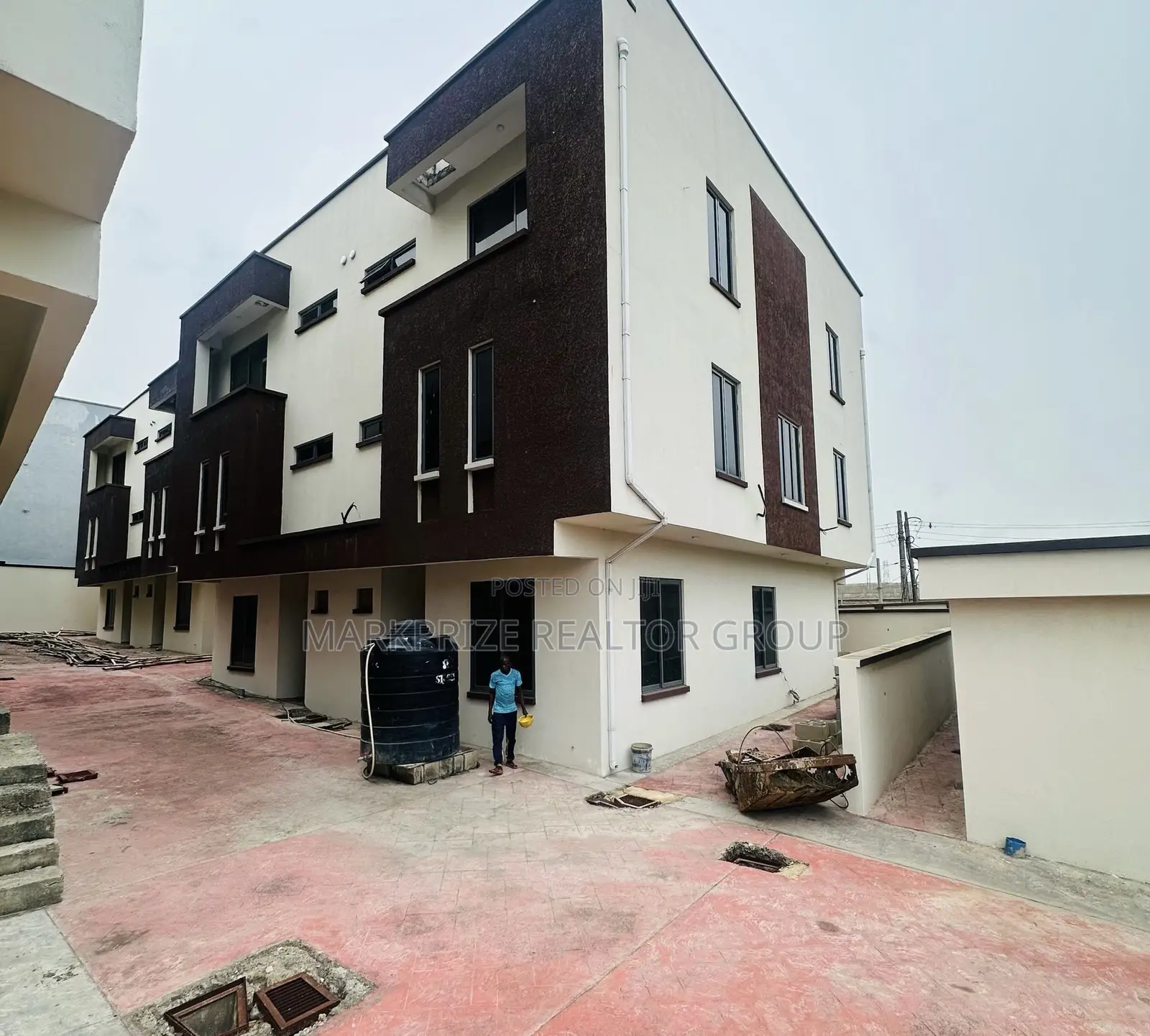 4bdrm Duplex in Opebi Ikeja Lagos for sale in Ikeja