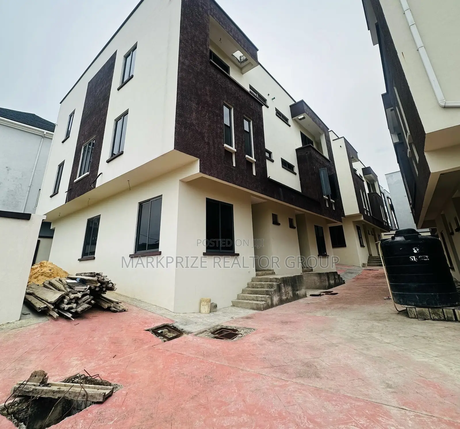 4bdrm Duplex in Opebi Ikeja Lagos for sale in Ikeja