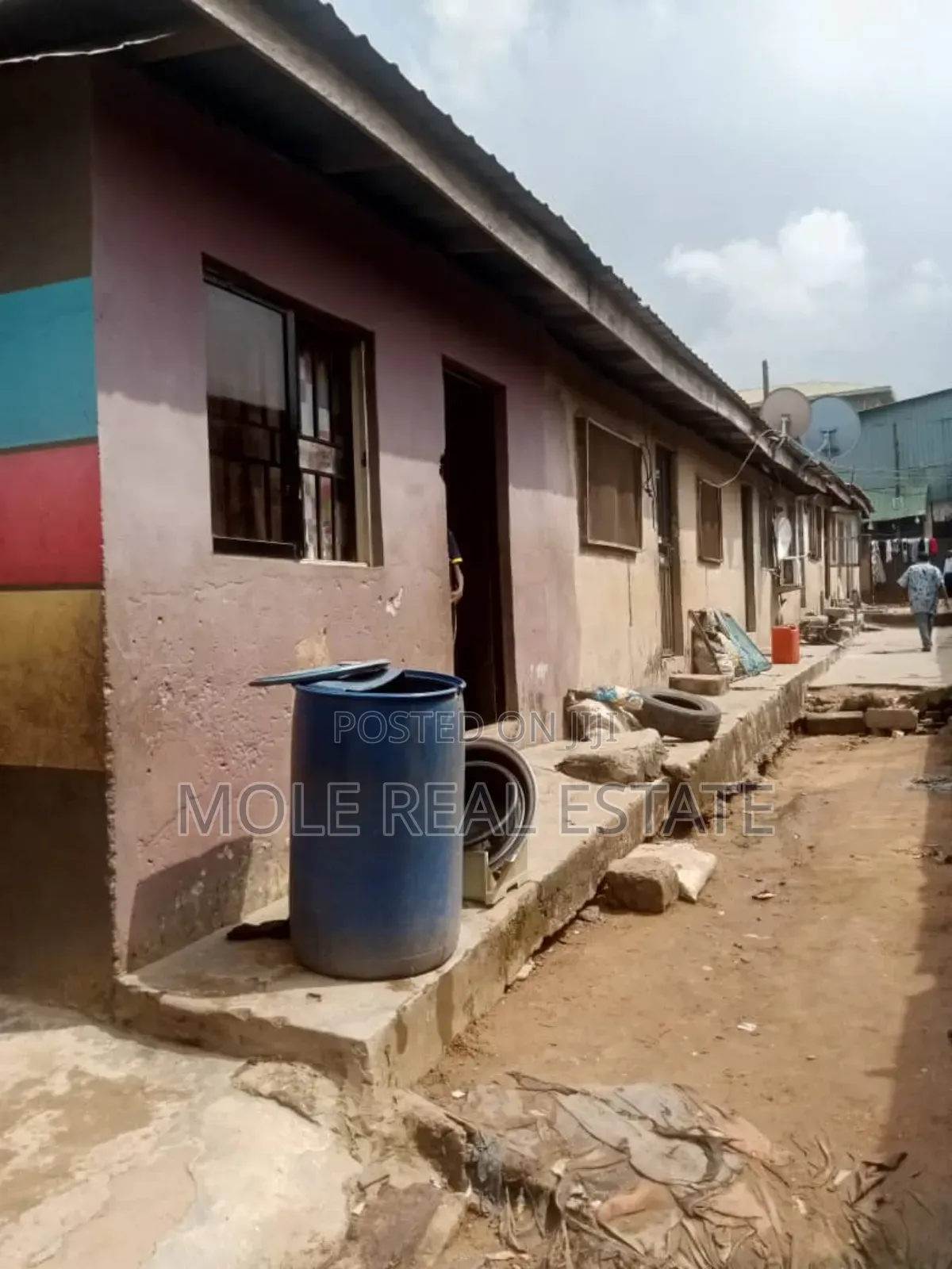 Commercial Full Plot Roi Near Ikotun Market With Flats in Ikotun/Igando