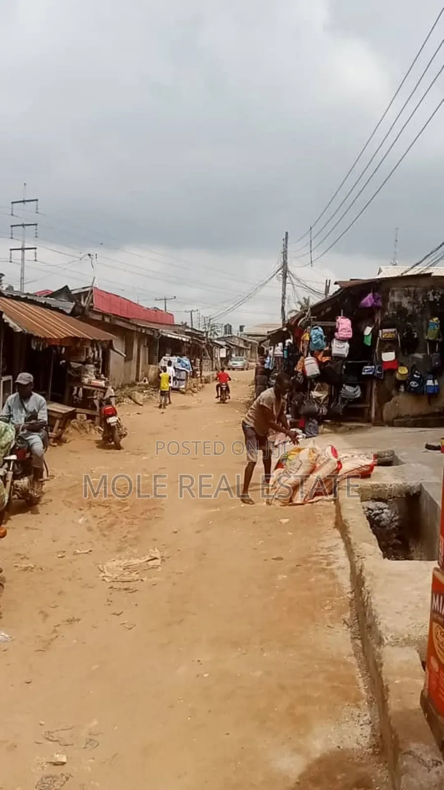 Commercial Full Plot Roi Near Ikotun Market With Flats in Ikotun/Igando