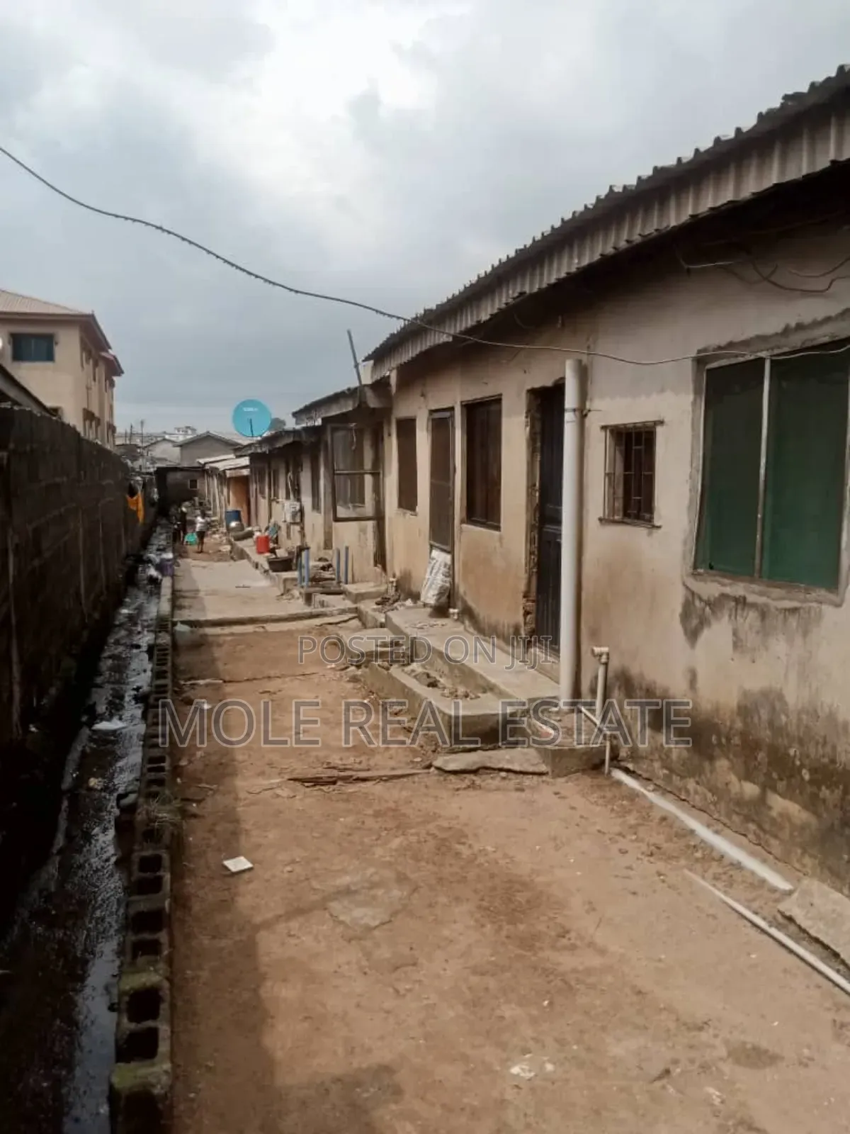 Commercial Full Plot Roi Near Ikotun Market With Flats in Ikotun/Igando