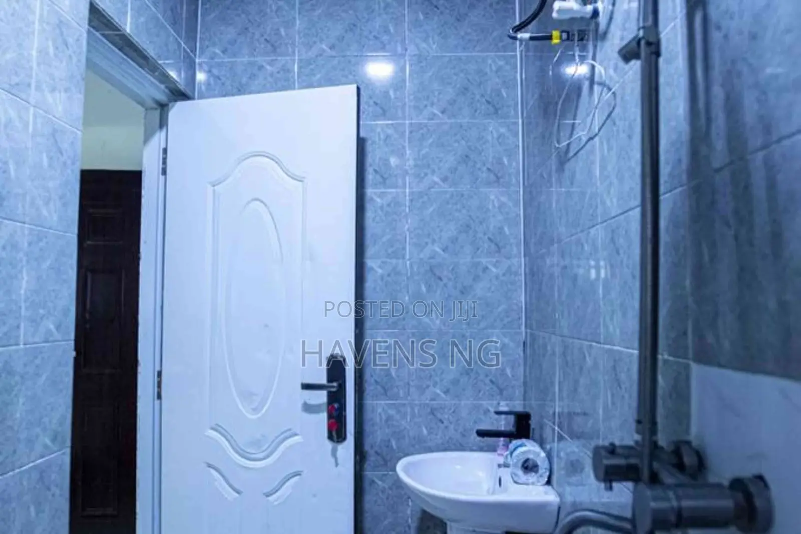 Exquisite 2-Bedroom Apartment in Millenuim/UPS