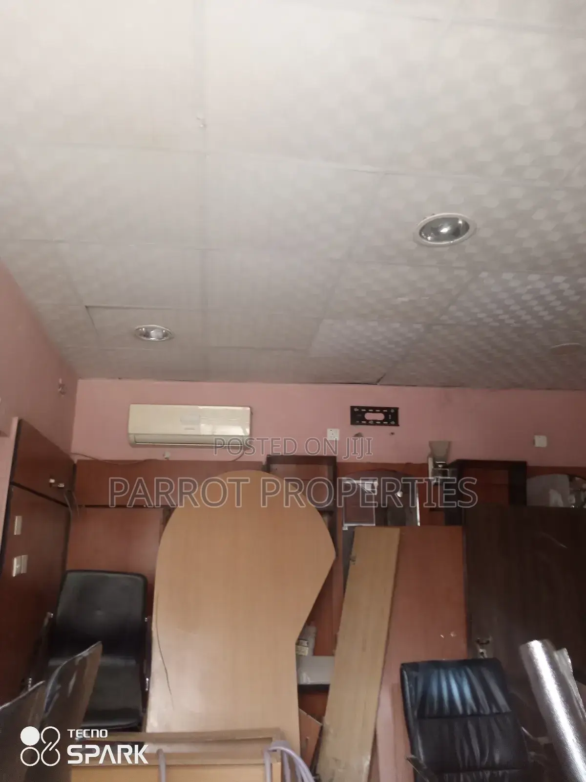 Office for Rent With Toilet and Store in Gwarinpa