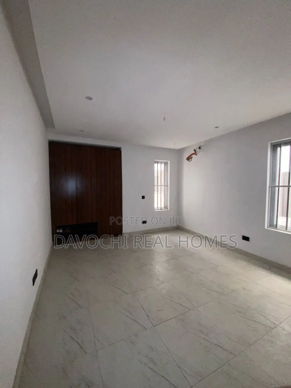 5 Bedroom Duplex for Sale in Chevron