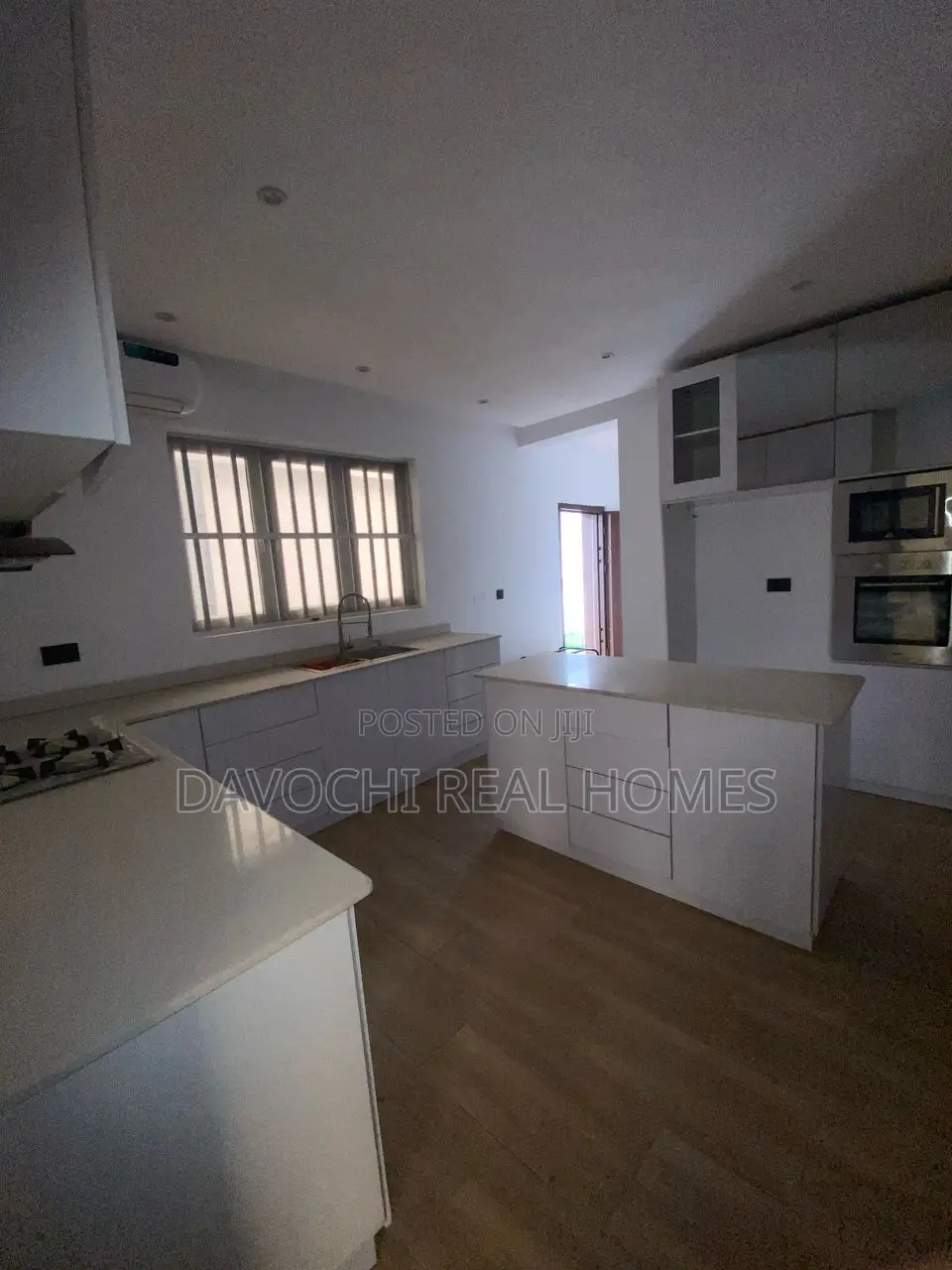 5 Bedroom Duplex for Sale in Chevron