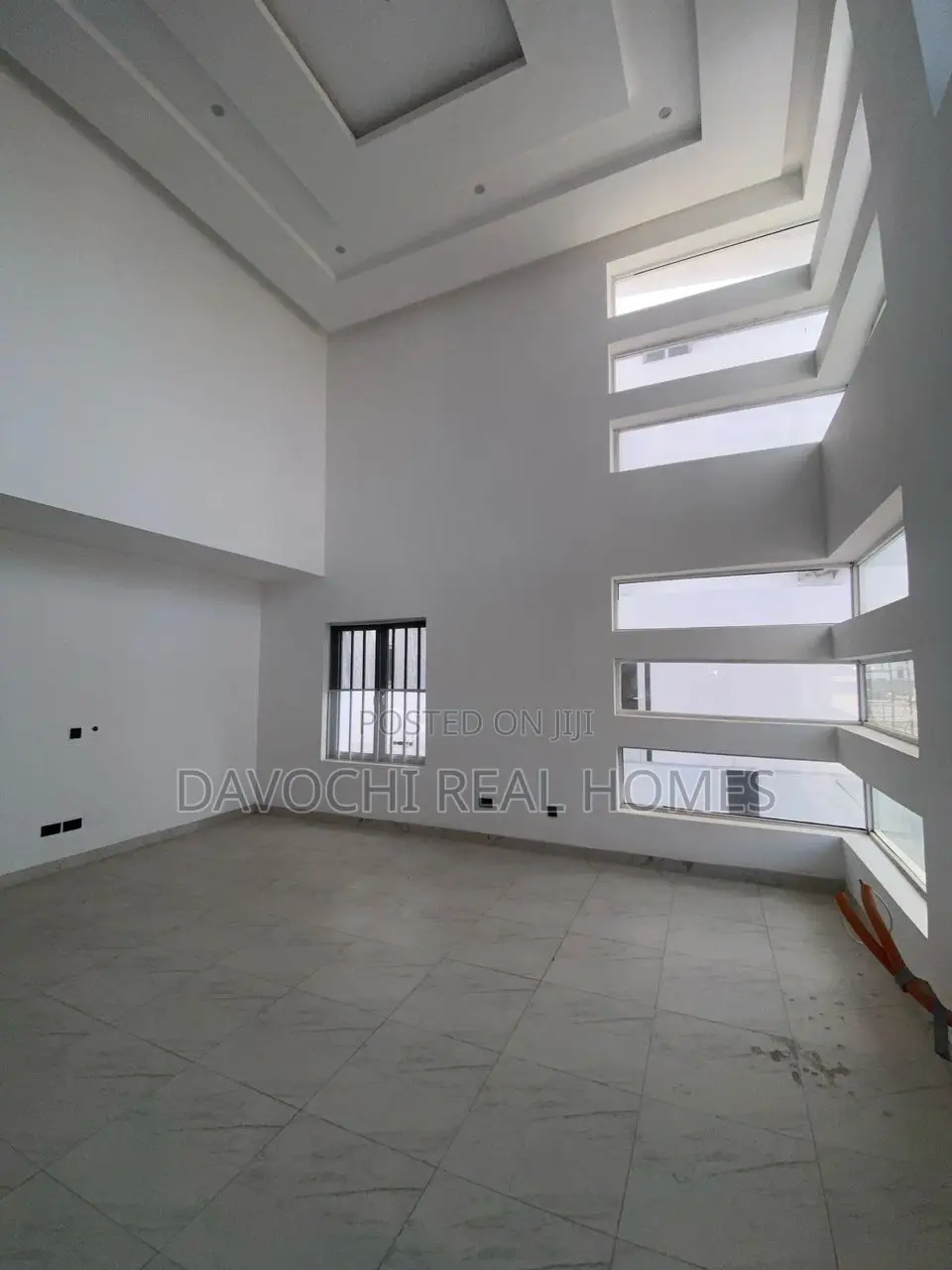 5 Bedroom Duplex for Sale in Chevron