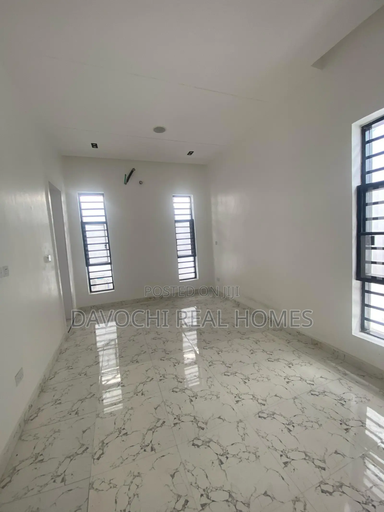 5bedroom Duplex for Sale in Chevron
