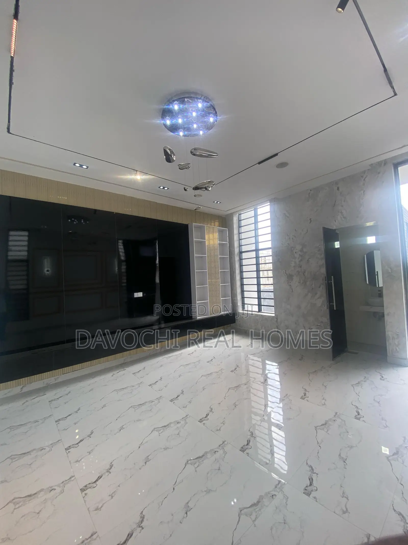 5bedroom Duplex for Sale in Chevron