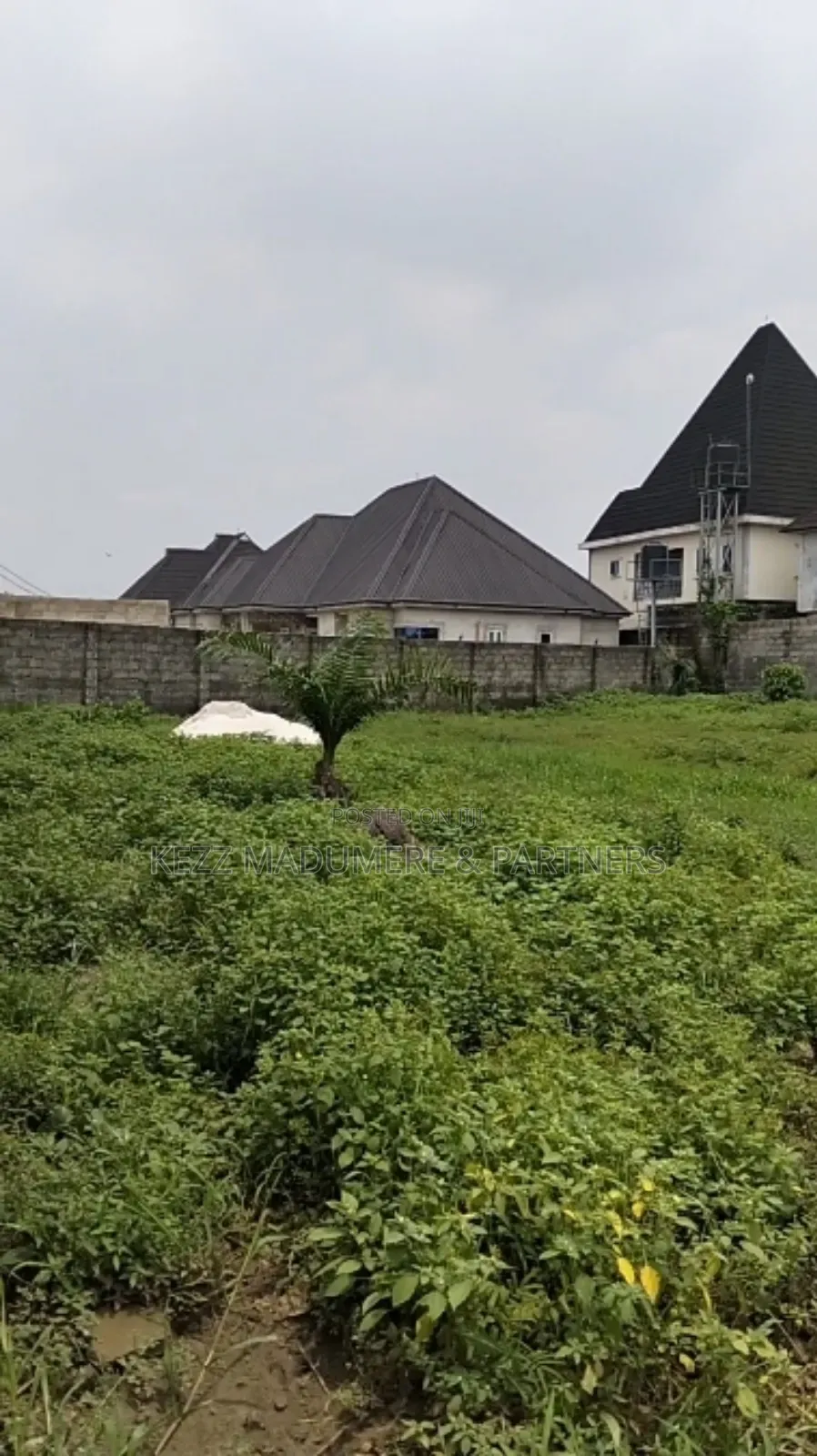 For Sale: Half (1⁄2) Plot Land at County Garden Est Sars Rd in Port-Harcourt