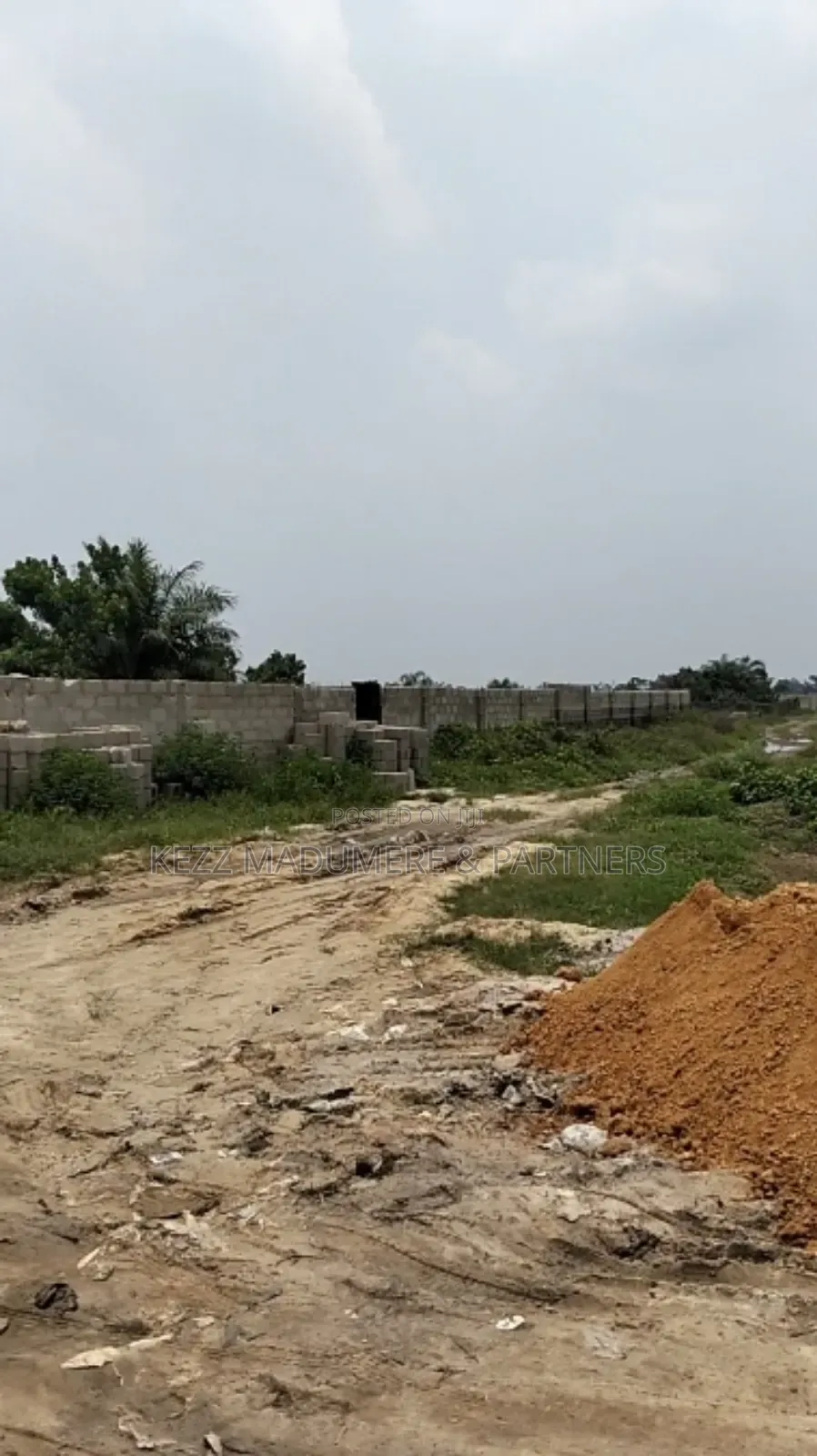 For Sale: Half (1⁄2) Plot Land at County Garden Est Sars Rd in Port-Harcourt