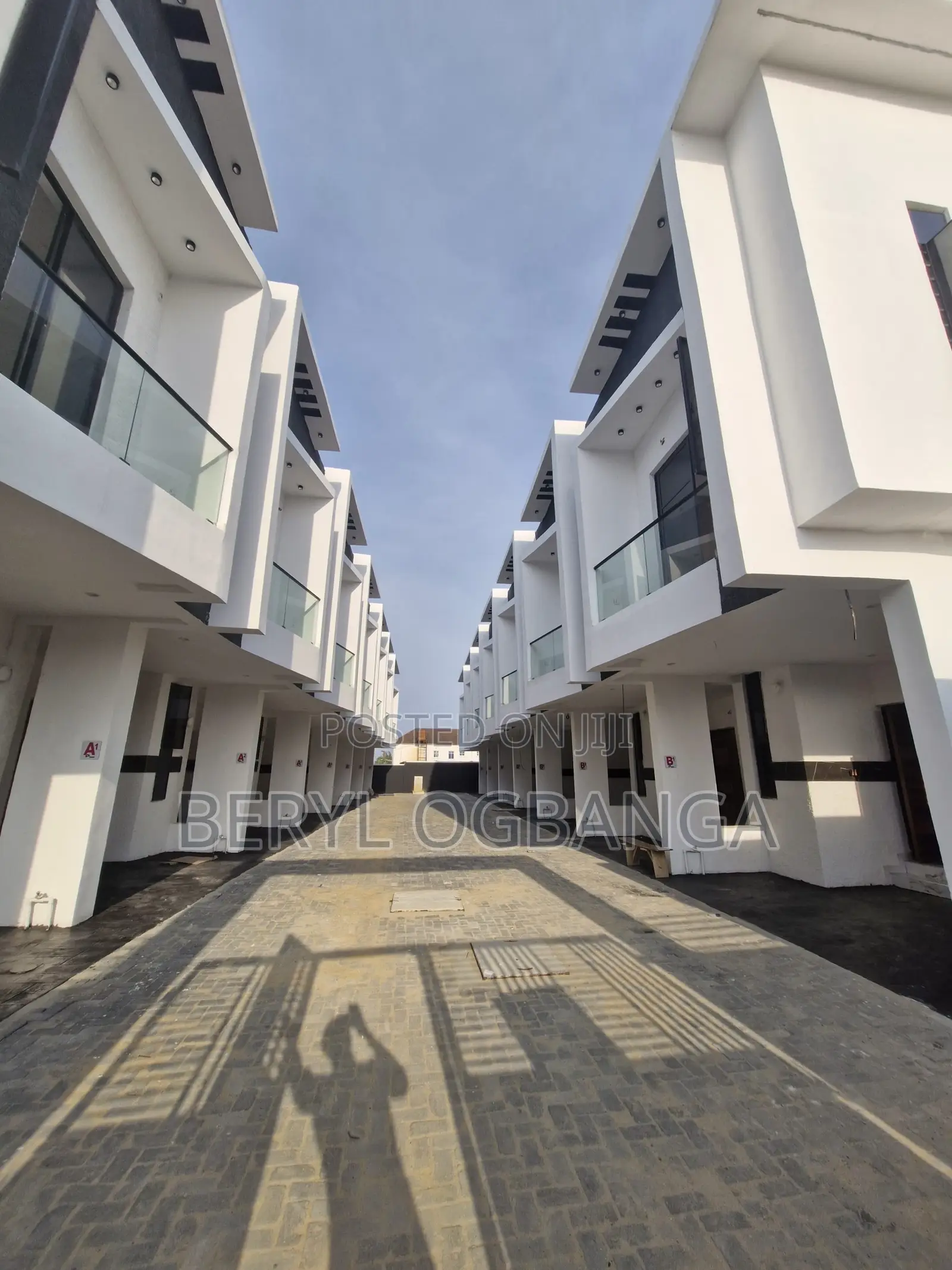 4bdrm Townhouse/Terrace in Ikota for sale in Ikota