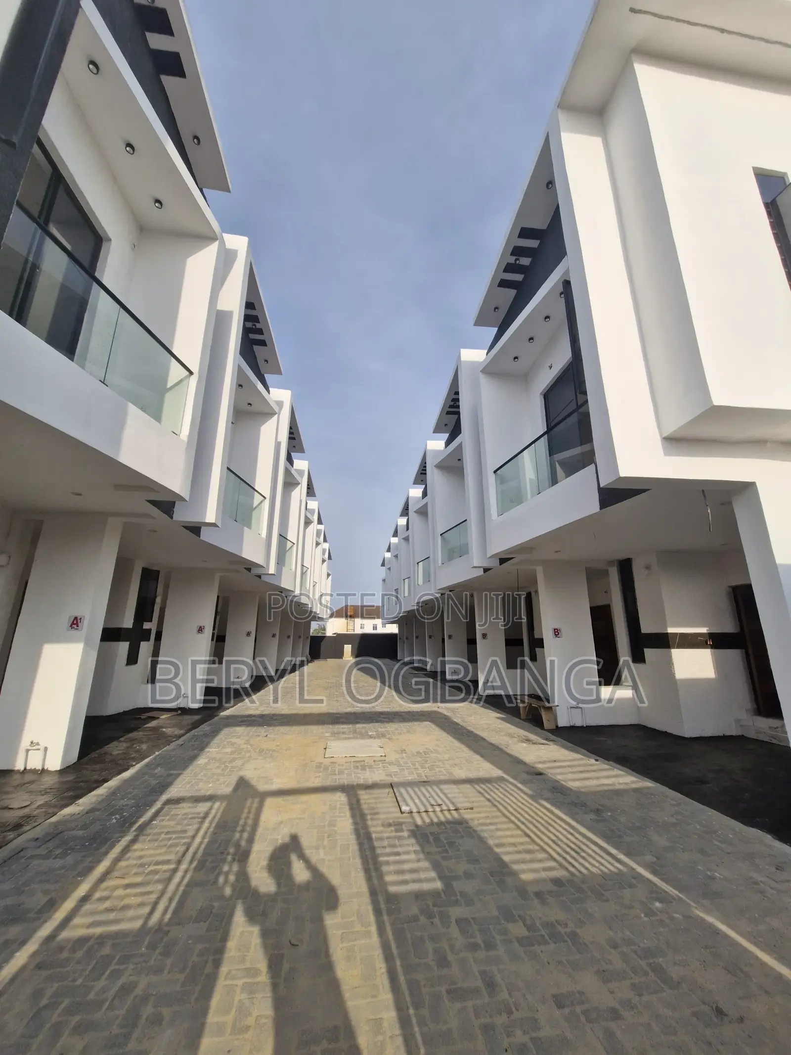 4bdrm Townhouse/Terrace in Ikota for sale in Ikota