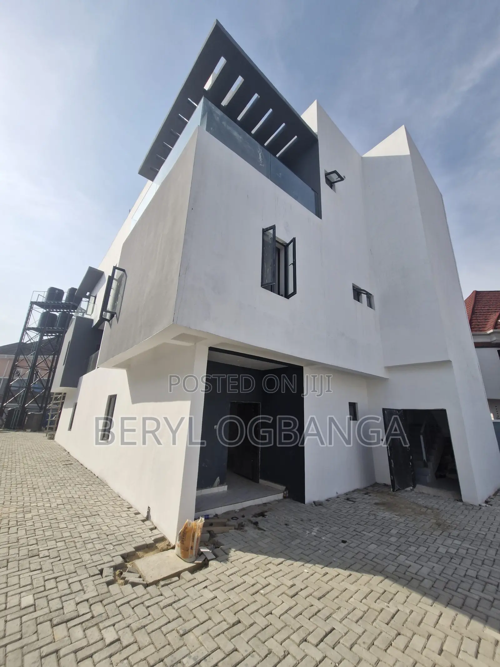 2bdrm Penthouse in Ikota for sale in Ikota