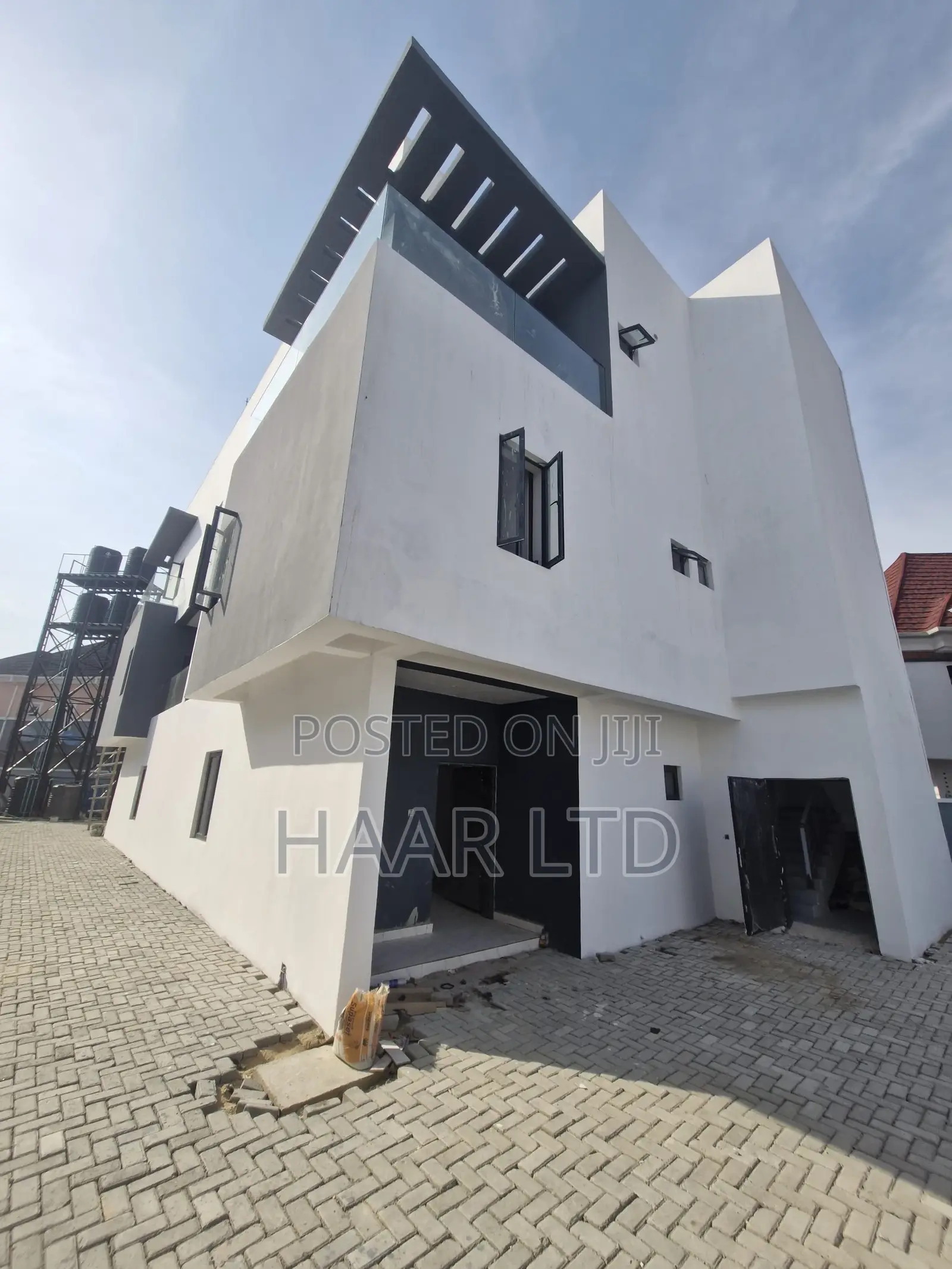 2bdrm Penthouse in Ikota for sale in Ikota
