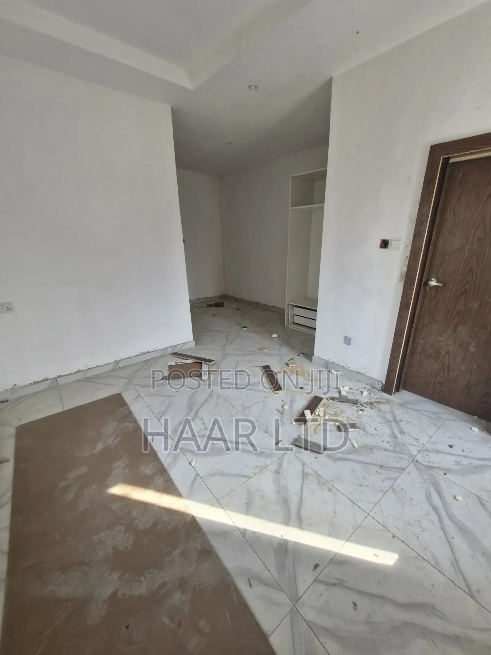 2bdrm Penthouse in Ikota for sale in Ikota