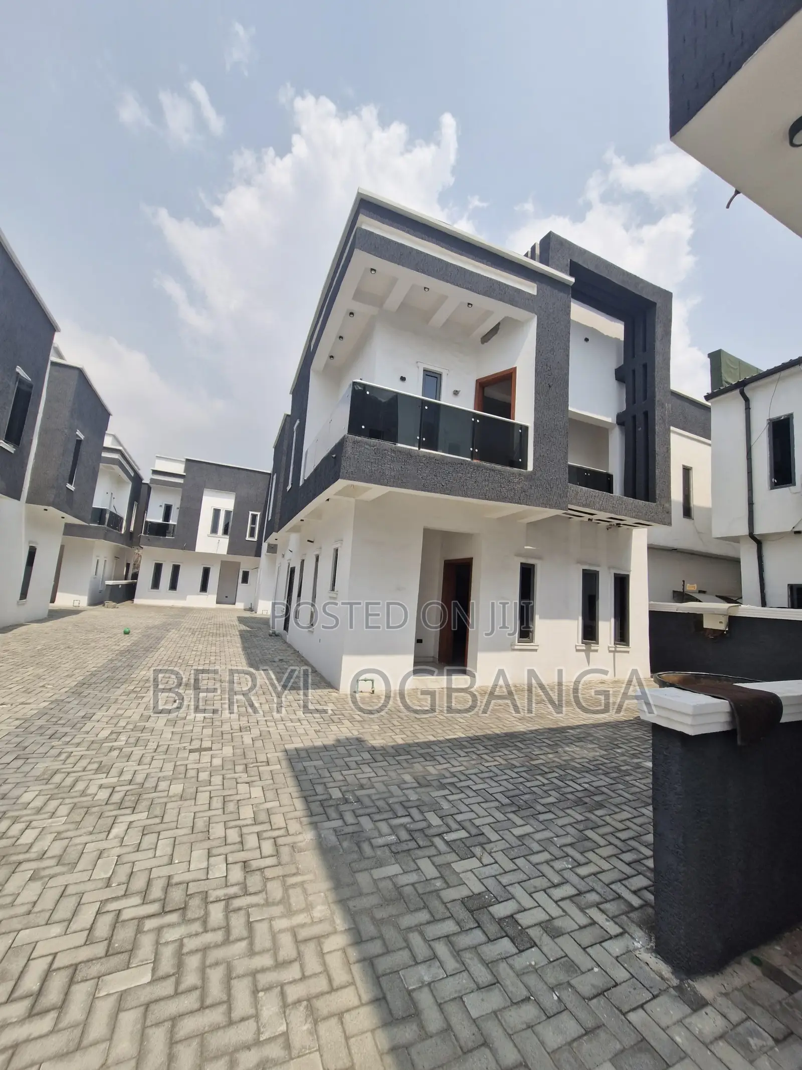 4bdrm Duplex in Lekki Phase 2 for sale in Lekki Phase 2