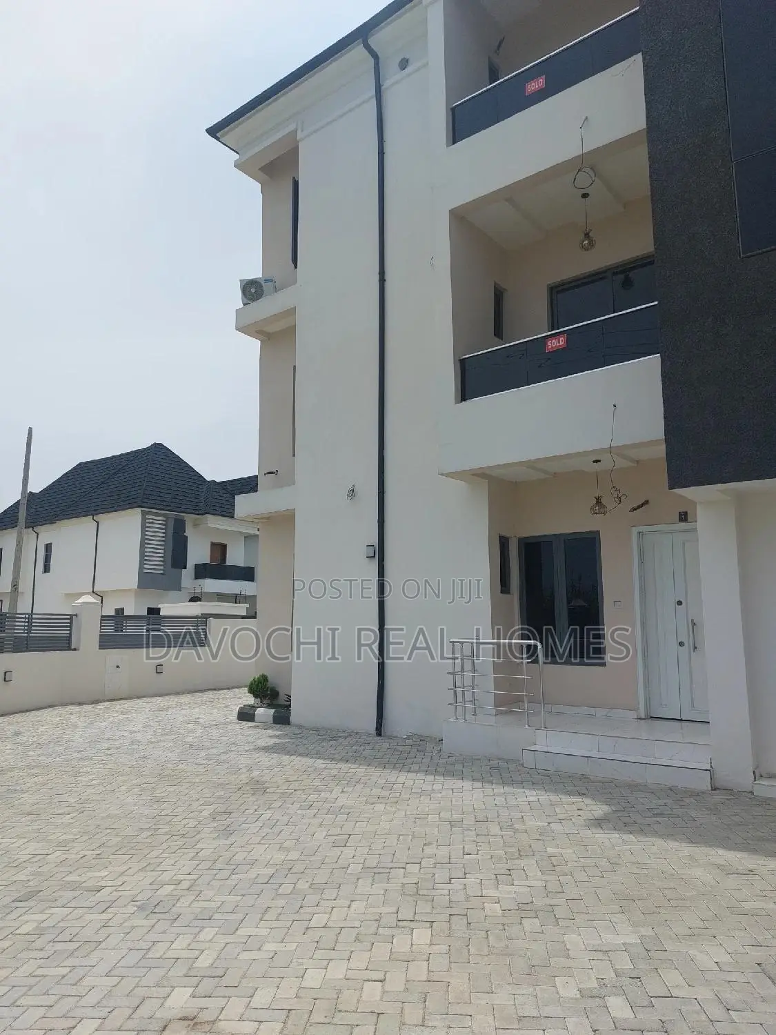 3bdrm Apartment in Ikota, Lekki for sale in Lekki