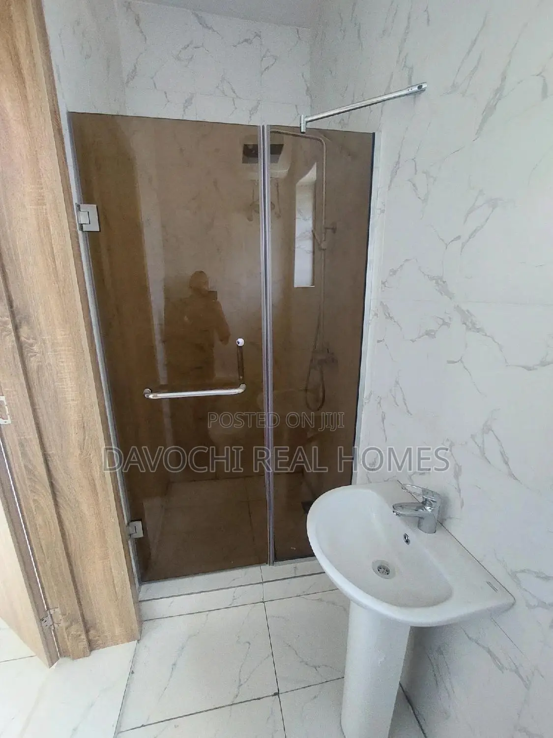 3bdrm Apartment in Ikota, Lekki for sale in Lekki