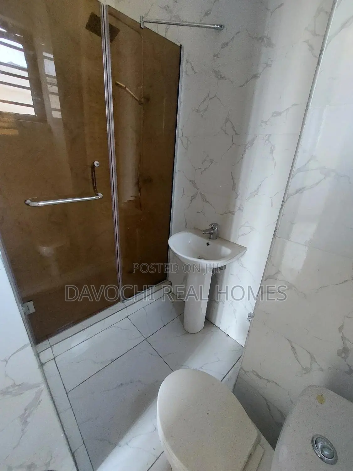 3bdrm Apartment in Ikota, Lekki for sale in Lekki