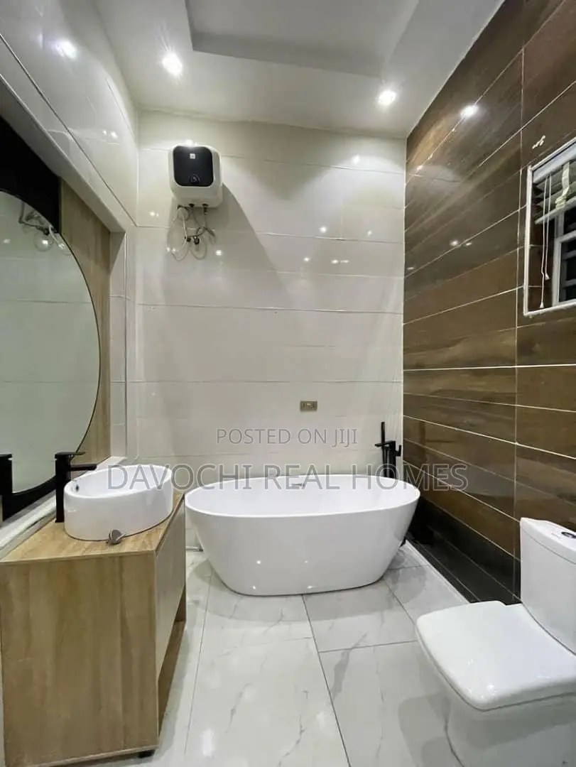 4 Bedroom Duplex With Spacious Kitchen in Chevron