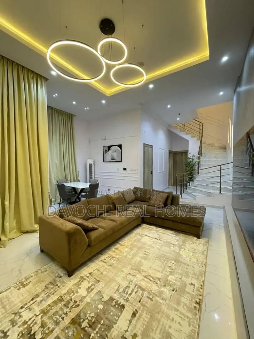 4 Bedroom Duplex With Spacious Kitchen in Chevron