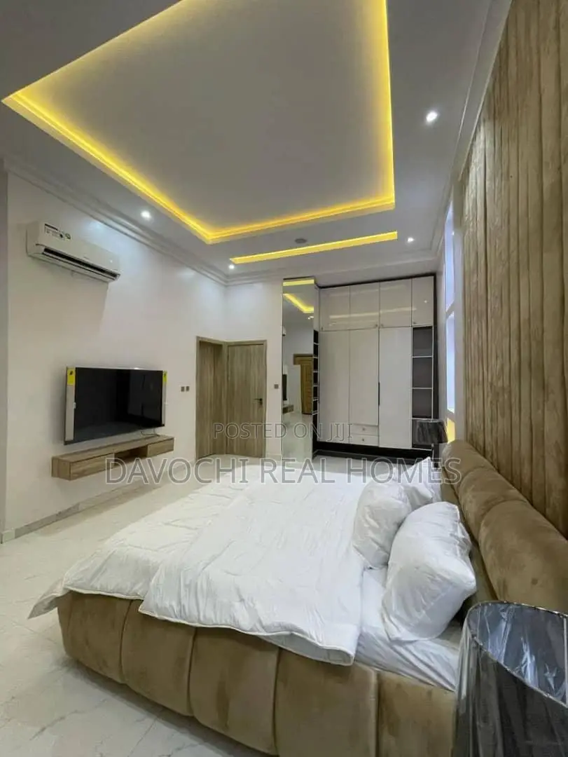 4 Bedroom Duplex With Spacious Kitchen in Chevron