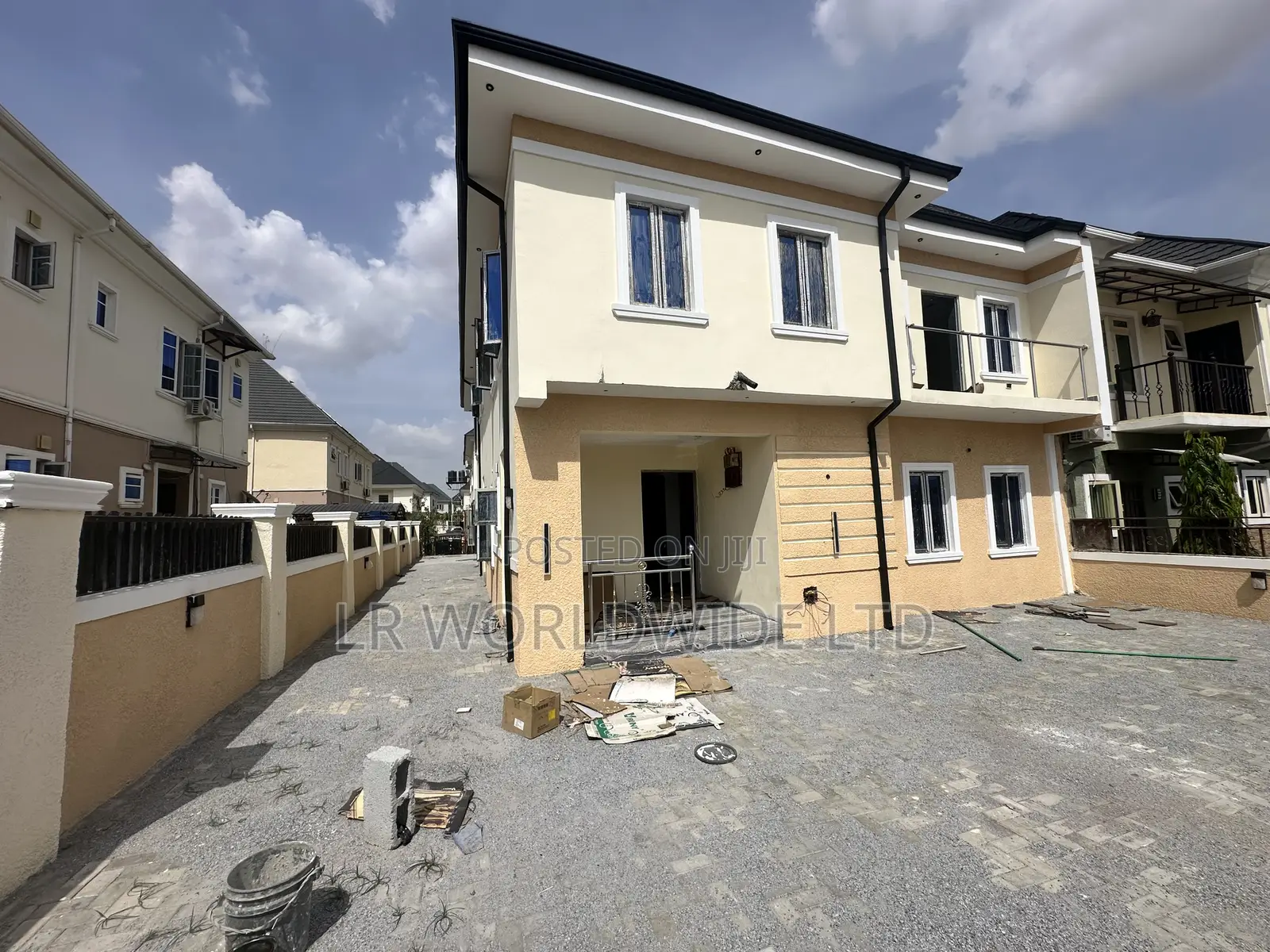 5bdrm Duplex in Riverpark Estate, Lugbe District for sale in Lugbe District