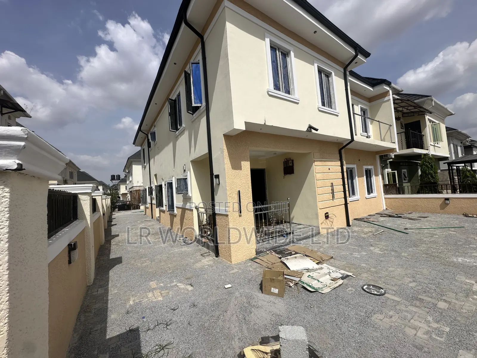5bdrm Duplex in Riverpark Estate, Lugbe District for sale in Lugbe District