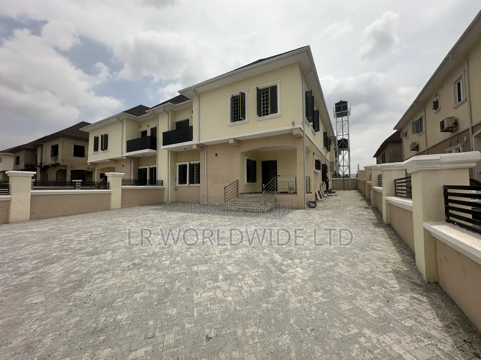 5bdrm Duplex in Riverpark, Lugbe District for sale in Lugbe District