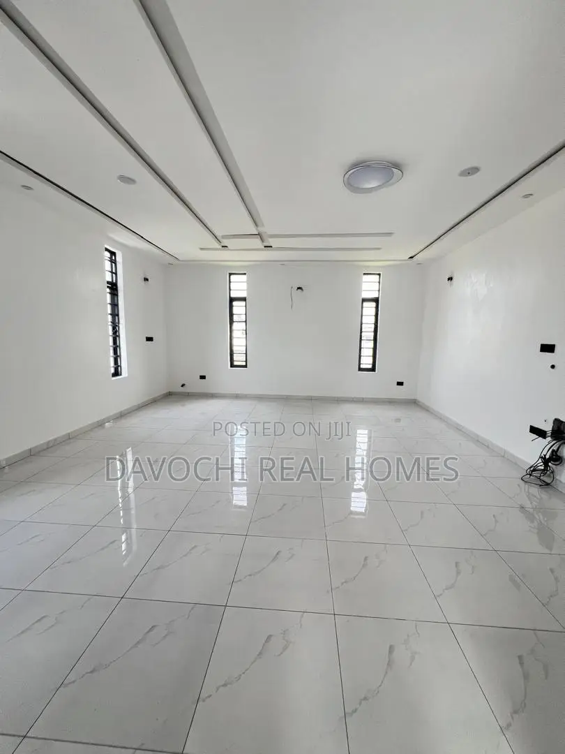 6bdrm Duplex in Alternative, Chevron for sale in Chevron