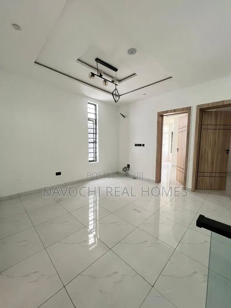 6bdrm Duplex in Alternative, Chevron for sale in Chevron
