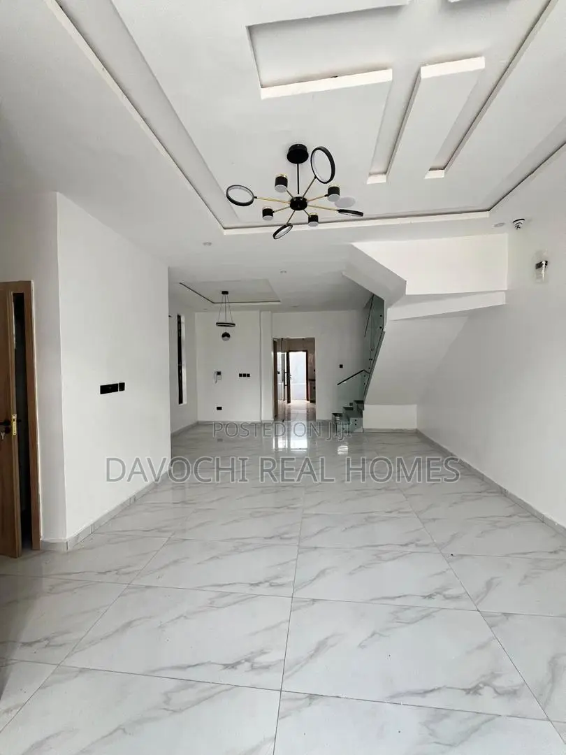 6bdrm Duplex in Alternative, Chevron for sale in Chevron