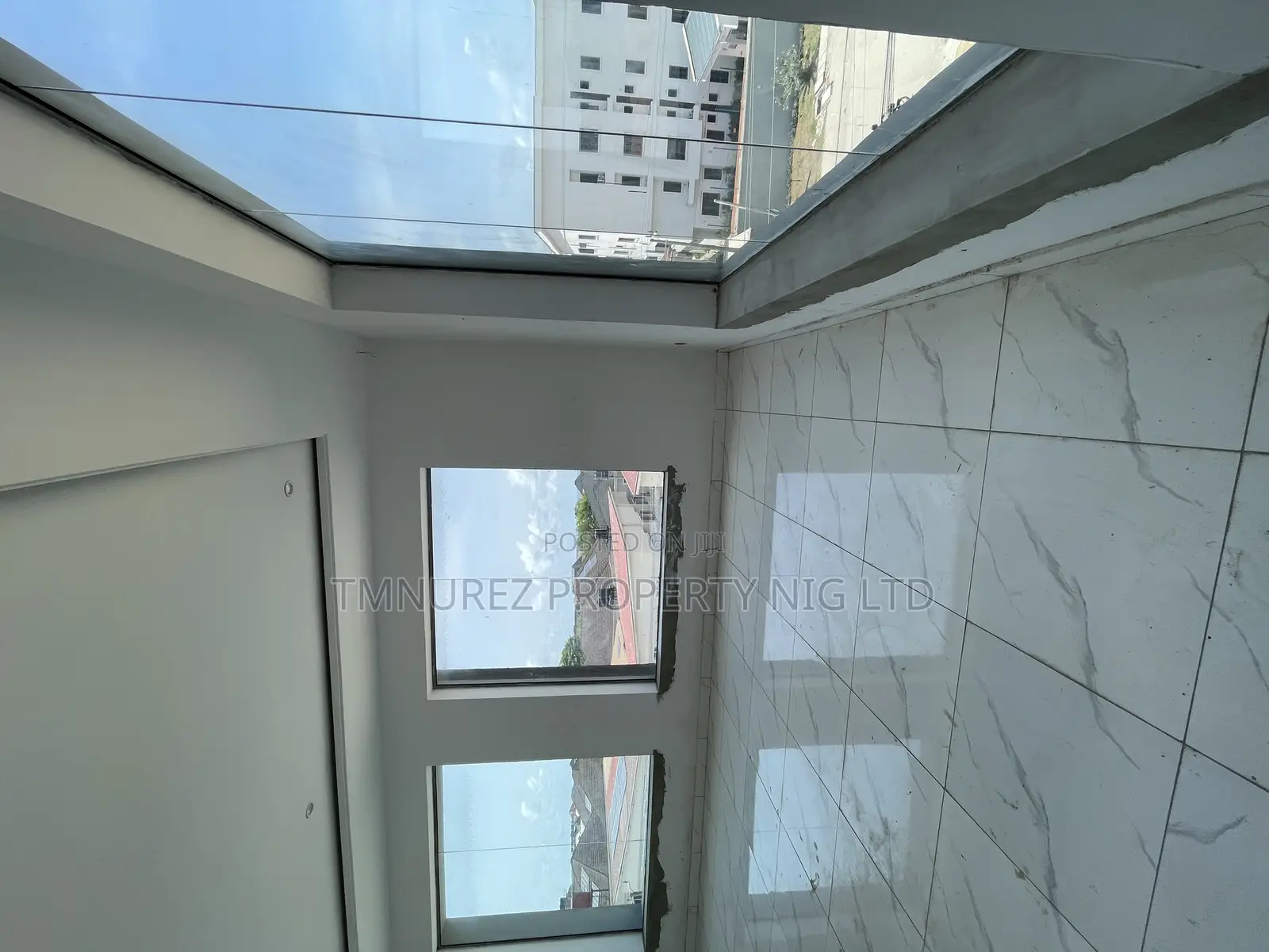 Shop Showroom for Rent in Chevron