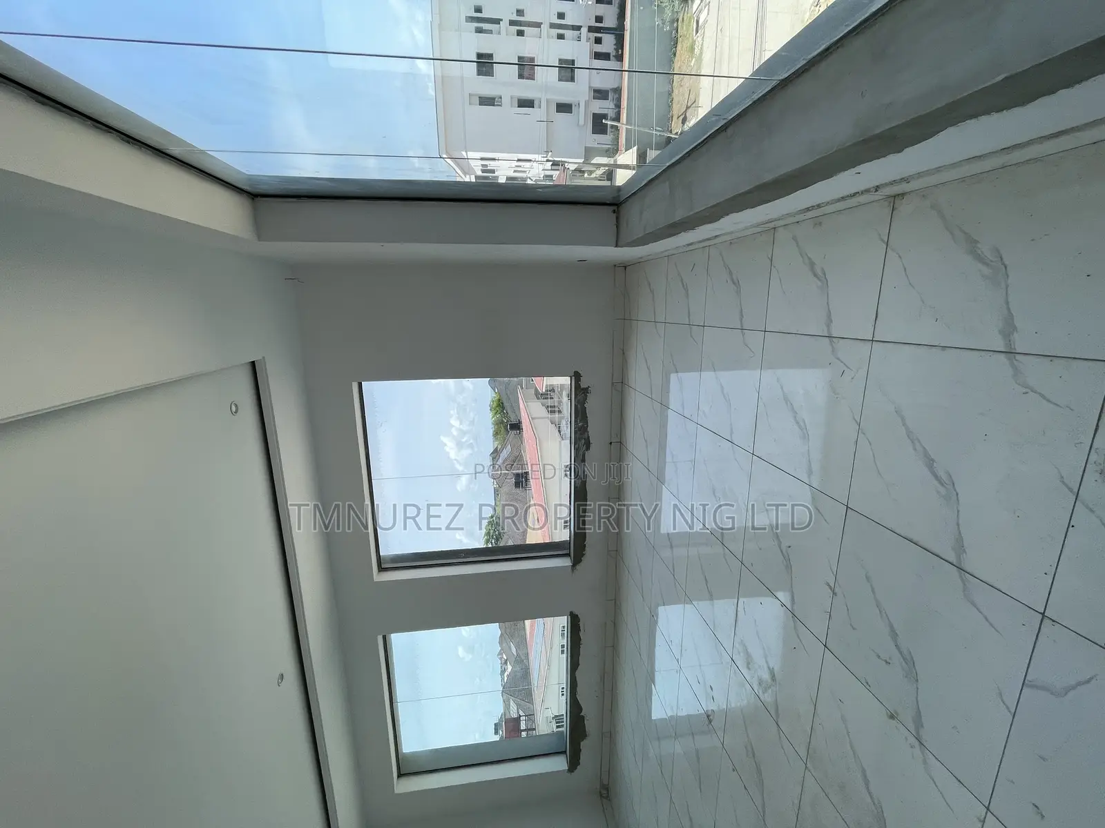 Shop Showroom for Rent in Chevron