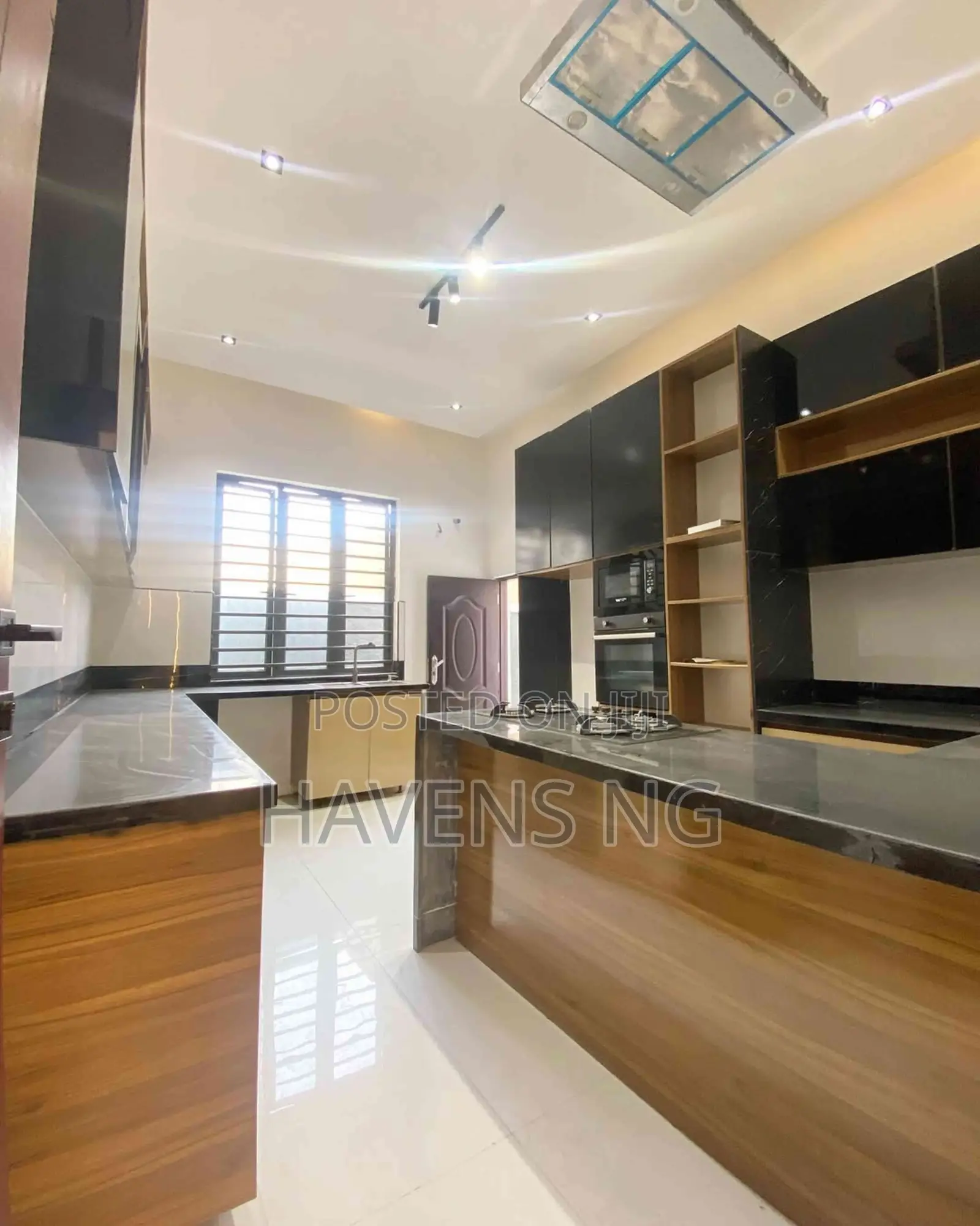 5bdrm Duplex in Ado / Ajah for sale in Ado / Ajah