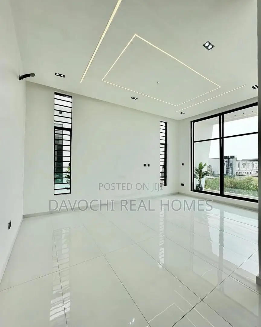 4bdrm Duplex in Ikota for rent in Ikota