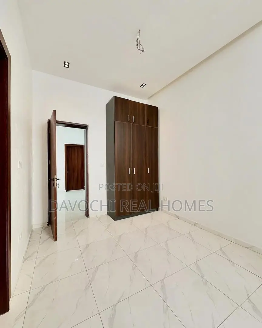 4bdrm Duplex in Ikota for rent in Ikota